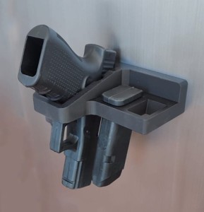 Magnetyczny uchwyt na PISTOLET + 2 magazynki 9 mm
